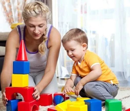 孩子玩游戏害处_玩游戏孩子小腿疼_孩子玩的小游戏